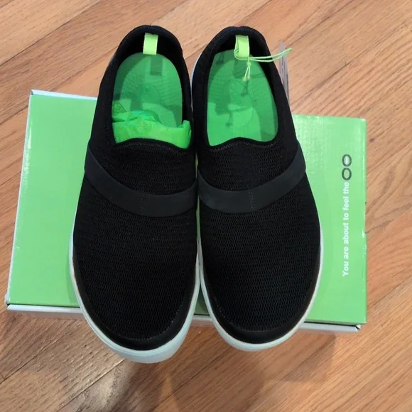 OOFOS OOMG Low Women Black and White Slip-On Recovery Sneakers W 10/41 - Picture 7 of 10